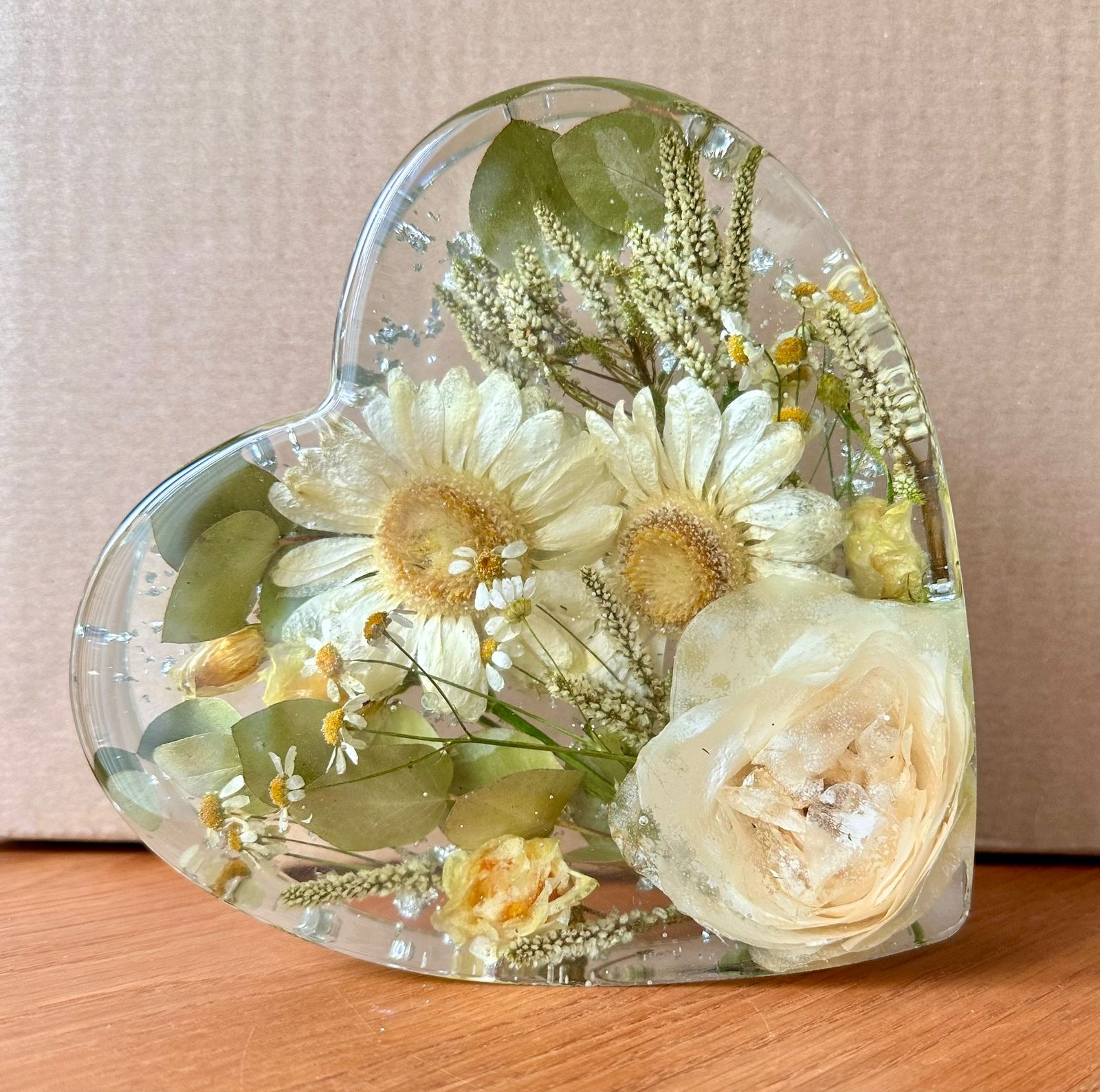 Resin flower preservation — oval coasters with pink flowers