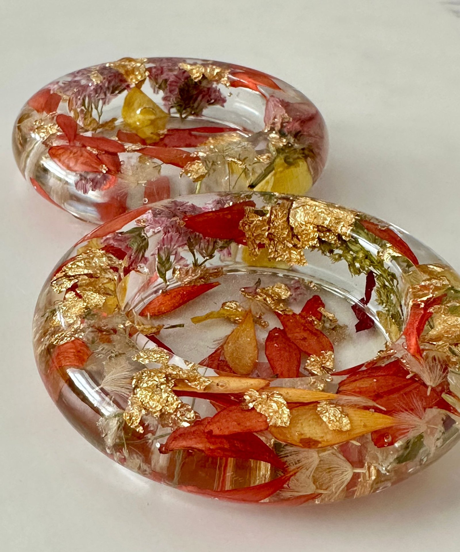Resin flower preservation — oval paperweights with gold leaf